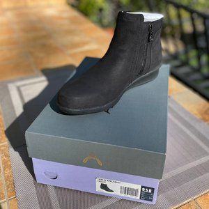 NEW: Aravon CH3272 Fairlee Ankle Boot Black Nubuck Leather SZ 9.5-B